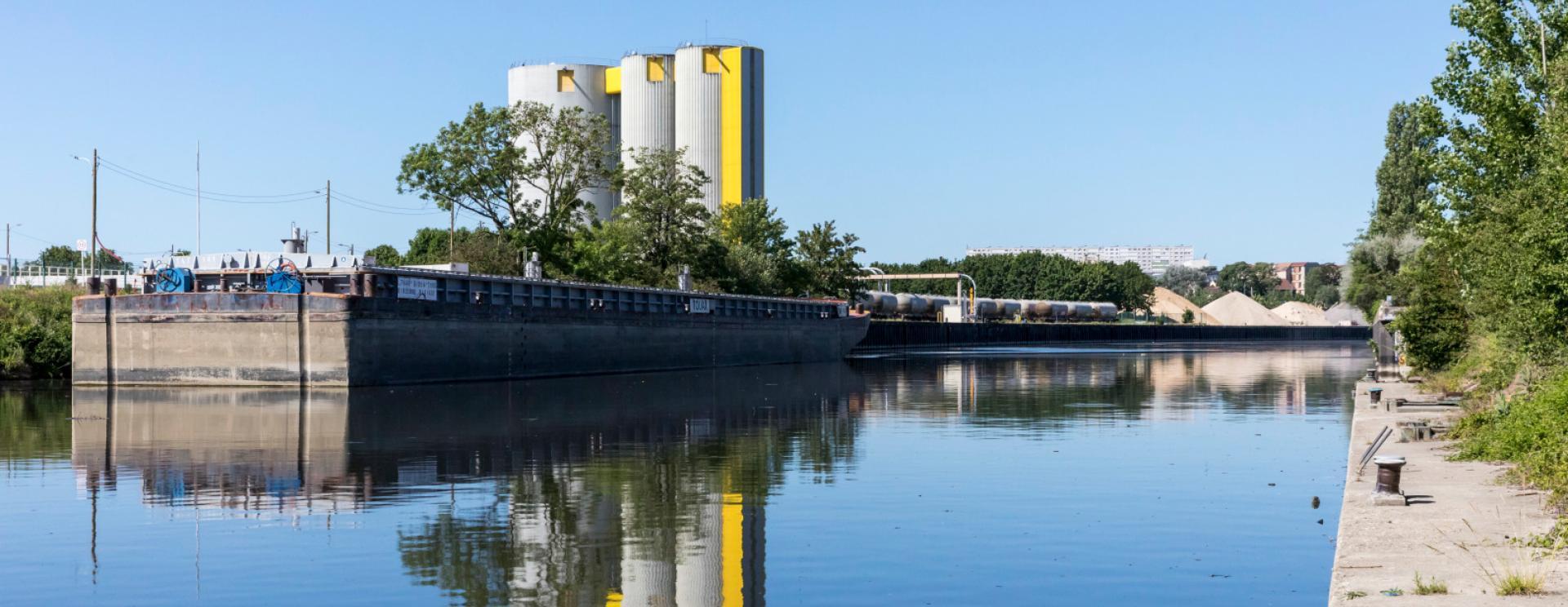 vue de la darse sud site Lafarge sur le port de Bonneuil-sur-Marne