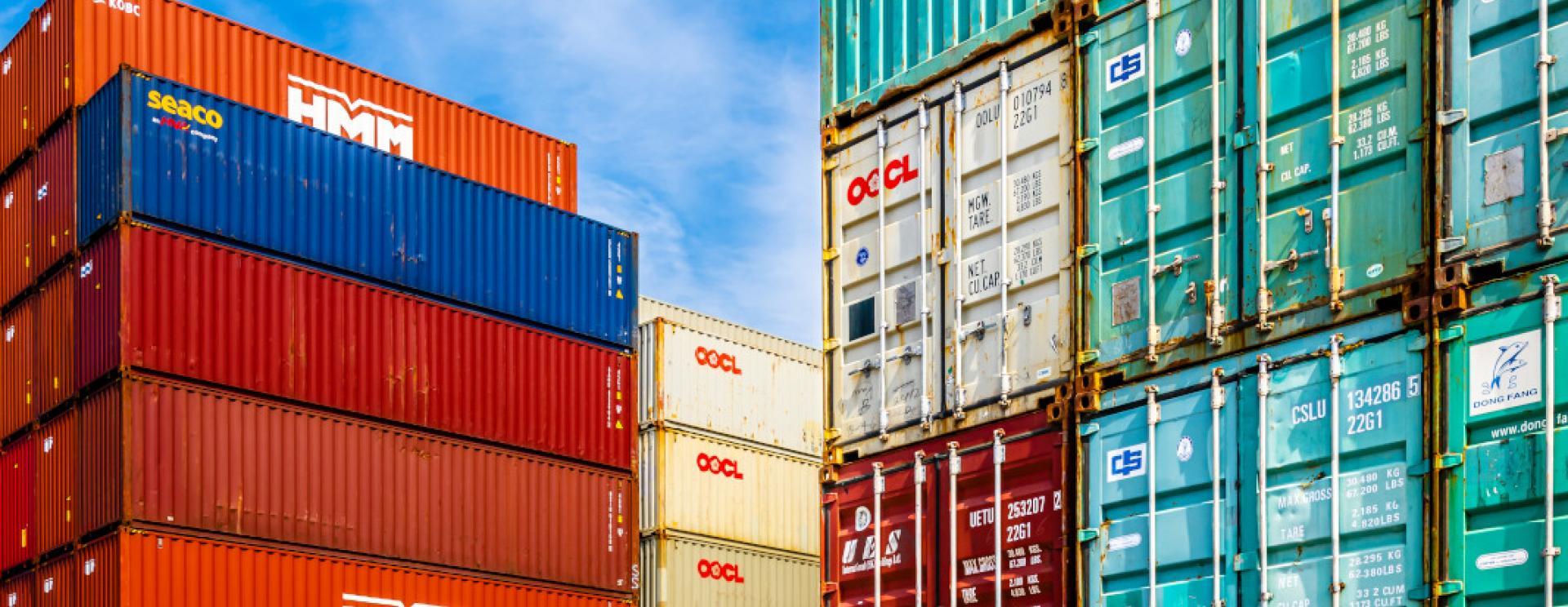 conteneurs sur port 2000