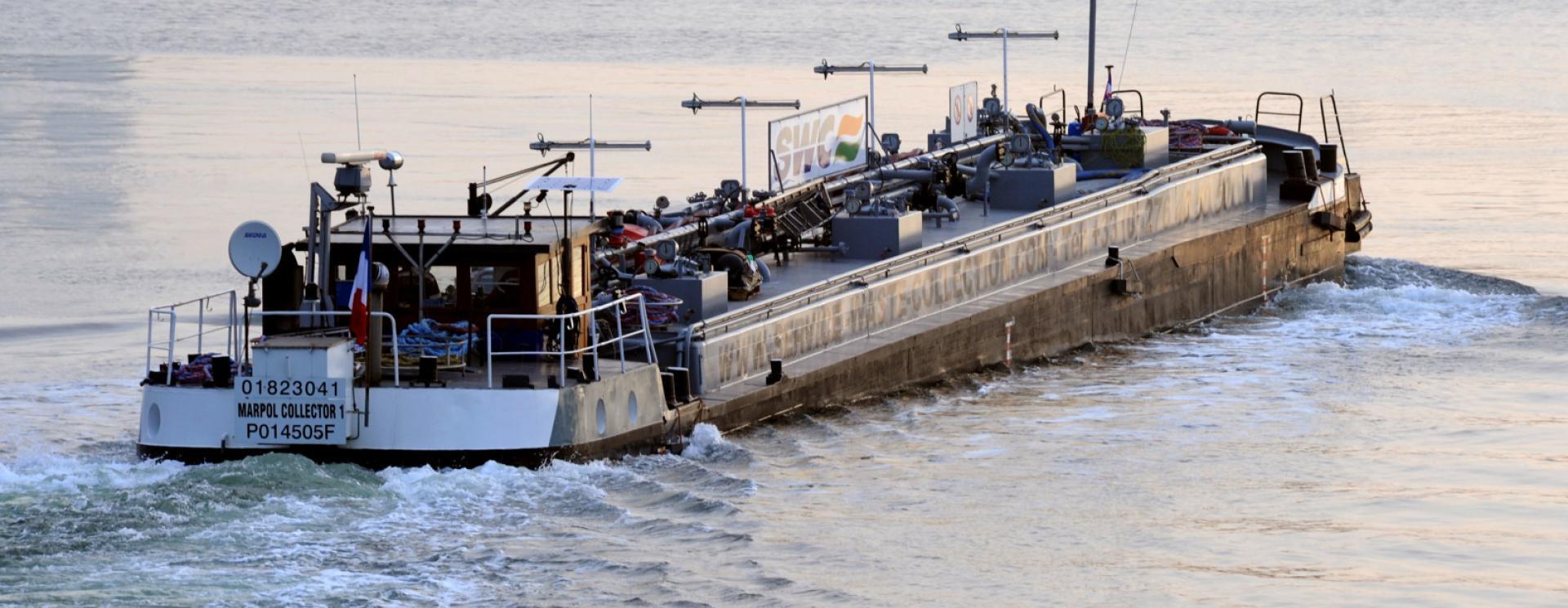 Automoteur Marpol Collector 1 exploité par la société SEREP groupe SARPI - VEOLIA