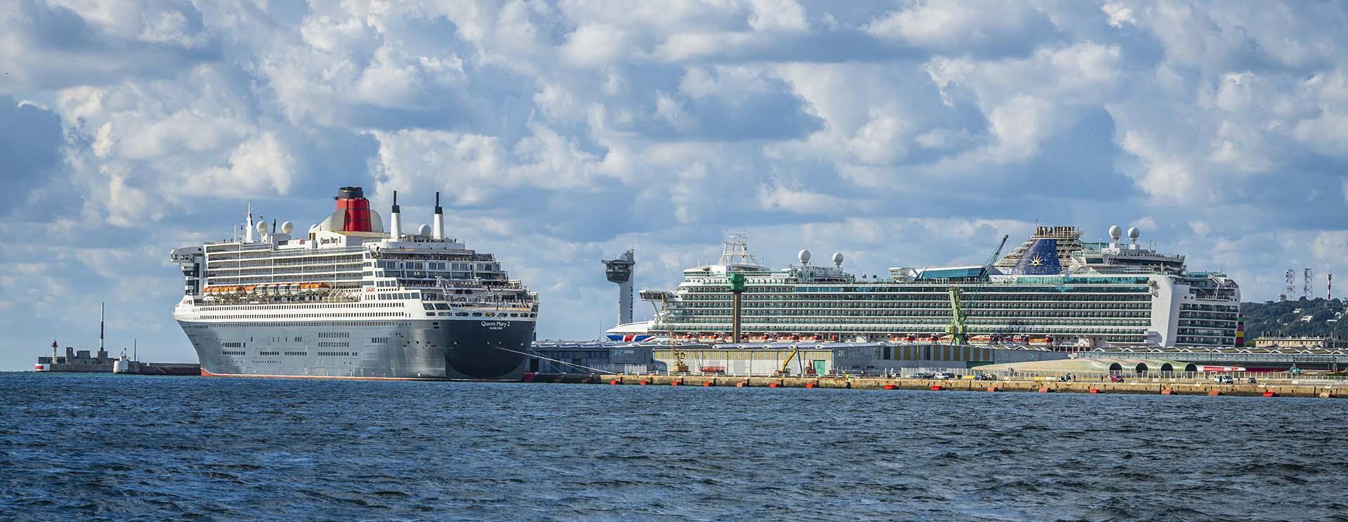 Le Queen Mary 2 au terminal croisière du port du Havre