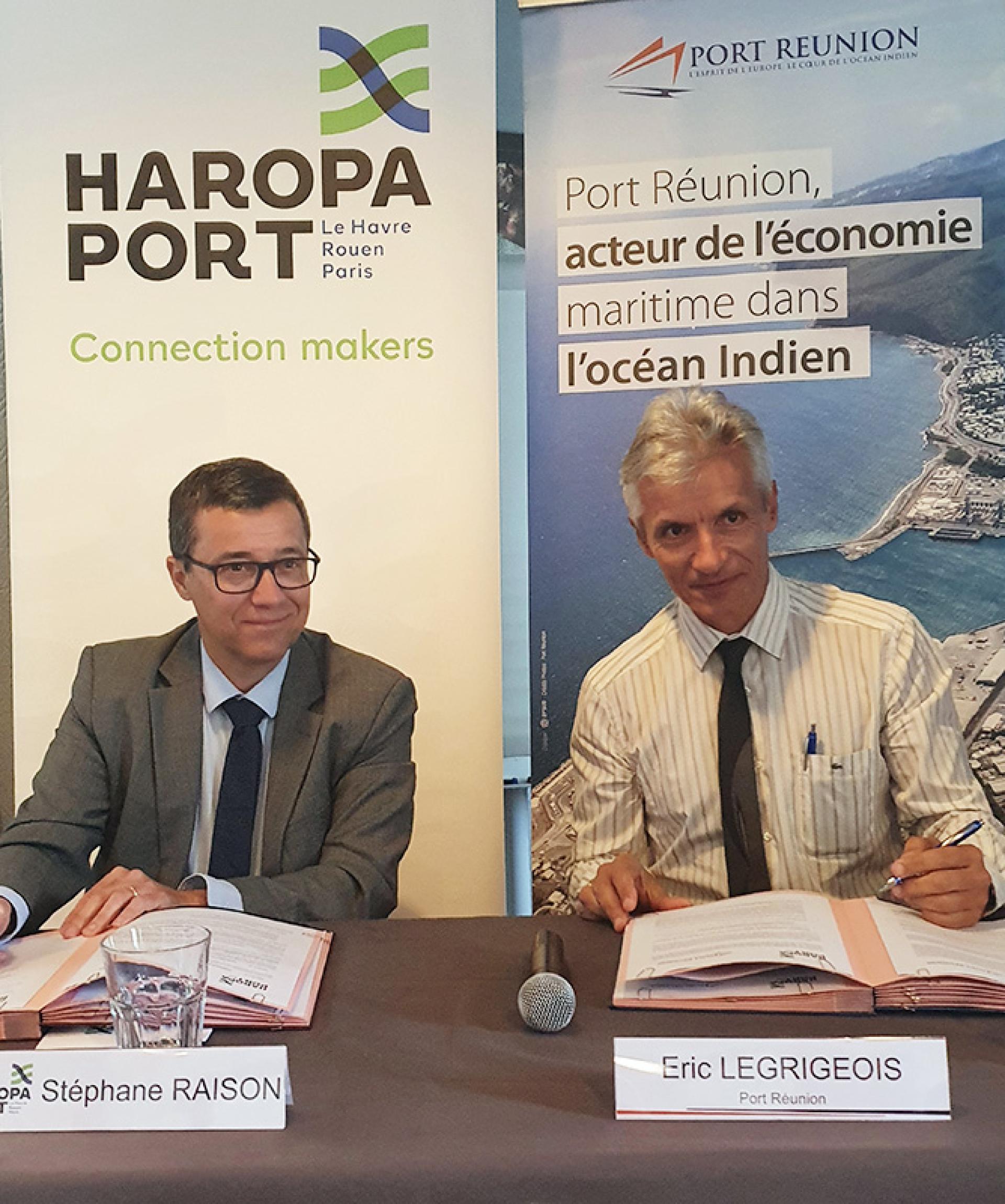 Signature du partenariat entre Stéphane Raison, HAROPA PORT, et Eric Legrigeois, Port Réunion et - Agrandir l'image, fenêtre modale