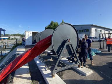 Barrage anti-pollution situé dans le bassin Saint-Gervais à Rouen - Agrandir l'image, fenêtre modale