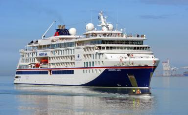Le Hanseatic Spirit arrivant sur le terminal croisière de Honfleur - Agrandir l'image, fenêtre modale