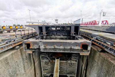 Port P3 de l'écluse François 1er vue de l'intérieur - Agrandir l'image 1 sur 8, fenêtre modale