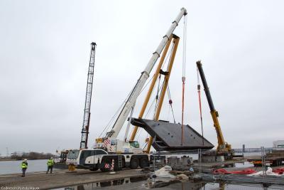 Porte d'èbe amont de l'ancienne écluse de Tancarville - Agrandir l'image 6 sur 6, fenêtre modale