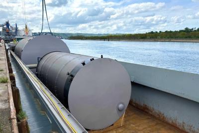 Barge ACONIT transportant des colis lourds pour le port de Nanterre - Agrandir l'image 6 sur 6, fenêtre modale