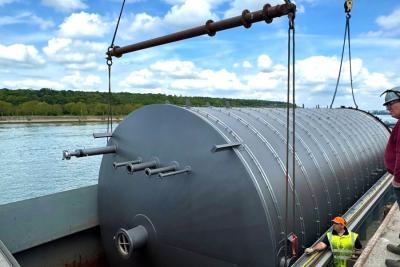Barge ACONIT transportant des colis lourds pour le port de Nanterre - Agrandir l'image 3 sur 6, fenêtre modale