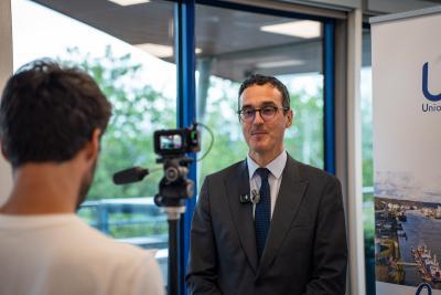 Benoît Rochet, directeur général HAROPA PORT, devant une caméra pour une interview lors du BE de Rouen du 2 juin 2026 - Agrandir l'image 3 sur 4, fenêtre modale