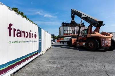 Conteneur Franprix sur le port de Bonneuil-sur-Marne - Agrandir l'image 1 sur 3, fenêtre modale
