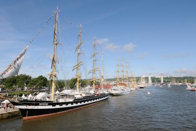 Voilier de l'armada sur le port de Rouen - Agrandir l'image 2 sur 3, fenêtre modale