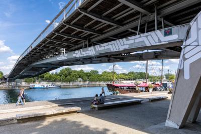 Erell - Aurélie Mathigot, sous la passerelle Simone de Beauvoir, rive gauche - Agrandir l'image 3 sur 5, fenêtre modale