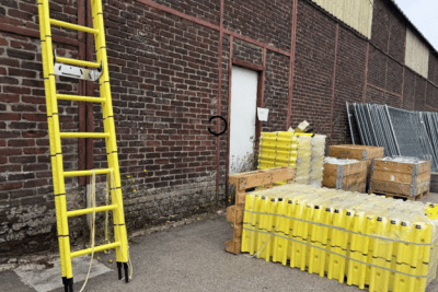 Nouvelles bouées et échelles jaune fluo qui vont être installées à Rouen sur les quais de Seine pour davantage de sécurité et visibilité - Agrandir l'image 3 sur 3, fenêtre modale