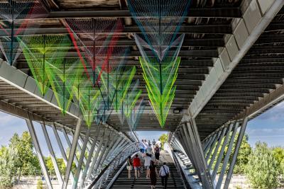 Sébastien Preschoux sous la passerelle Léopold Sédar Senghor, rive gauche - Agrandir l'image 5 sur 5, fenêtre modale