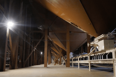 intérieur du nouveau silo BZ de Petit-Couronne à Rouen - Agrandir l'image 2 sur 3, fenêtre modale