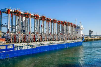 Arrivée des nouveaux cavaliers de la GMP au port du Havre - Enlarge image, modal window