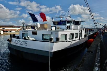 Automoteur Aurisse de la flotte de la Compagnie Fluviale de Transport baptisé au Havre - Agrandir l'image, fenêtre modale