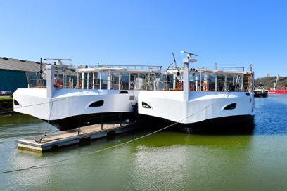 Bateaux de croisières fluvials stationnés dans la darse Basin du port de Rouen - HAROPA PORT - Agrandir l'image, fenêtre modale