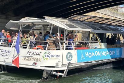 Batobus sur la Seine à Paris - Agrandir l'image, fenêtre modale