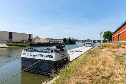 Barge Zulu 03 à Paris - Enlarge image, modal window