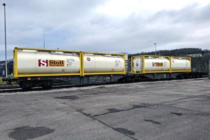 Conteneurs Isotank sur la plate forme de Limay - Agrandir l'image, fenêtre modale