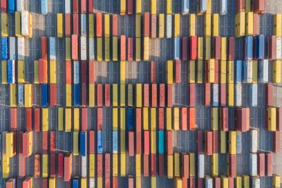 vue aérienne de conteneurs stationnés sur un terminal HAROPA PORT - Enlarge image, modal window