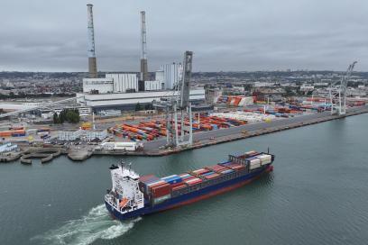 Navire ALANA en approche du terminal de l'Atlantique au Havre. - Enlarge image, modal window