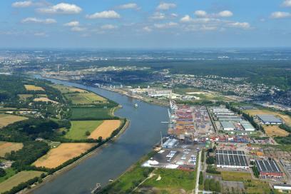 Vue du chenal sur le port de Rouen - Enlarge image, modal window