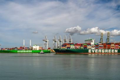 Ever Forever à son arrivée au port du Havre - Enlarge image, modal window