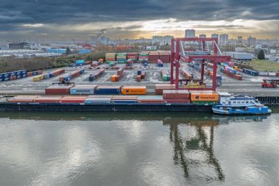 Port de Gennevilliers _ Paris Terminal _ Barge fluviale - Agrandir l'image, fenêtre modale