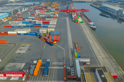 Port de Paris terminal PTSA portique rouge paris terminal SA - Agrandir l'image, fenêtre modale