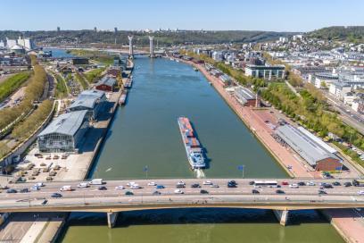 Quais de Seine Rouen illustrant les ponts Flaubert et Guillaume Le Conquérant - Agrandir l'image, fenêtre modale