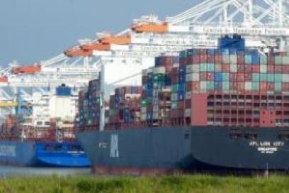 Vue d'ensemble du terminal conteneurs au port du Havre - Agrandir l'image, fenêtre modale