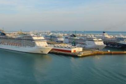 Vue aérienne du terminal croisières au Havre - Enlarge image, modal window