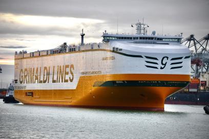 Escale inaugurale au Havre du Grande Svezia, navire dans l'écluse F1 - Agrandir l'image, fenêtre modale
