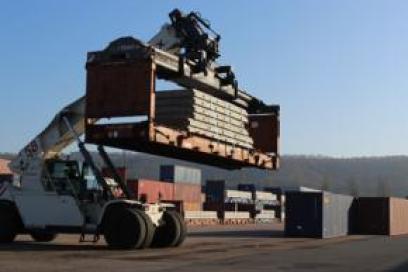 Vue d'un conteneur flat rack sur le terminal conteneurs - Agrandir l'image, fenêtre modale