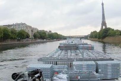 Logistique fluviale urbaine mise en place dans le cadre du Red Bull Cliff Diving à Paris - Agrandir l'image, fenêtre modale