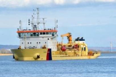 Vue du Daniel Laval, navire spécialisé en dragage des sédiments - Agrandir l'image, fenêtre modale