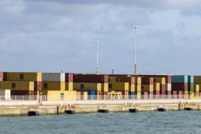 Vue du terminal conteneurs au Havre - Enlarge image, modal window