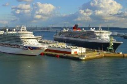 Vue aérienne du terminal croisières au Havre - Enlarge image, modal window