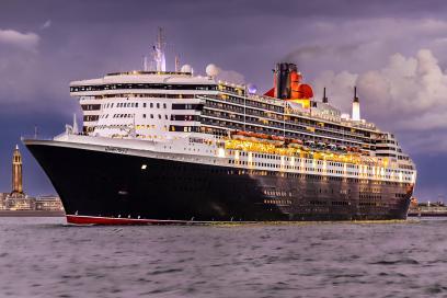 Le Queen Mary 2 arrivant dans le port du Havre - Agrandir l'image, fenêtre modale