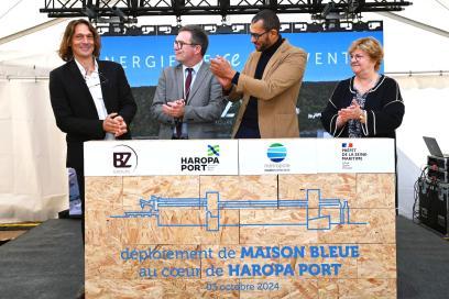 Pose de la première pierre du nouveau silo Beuzelin - Agrandir l'image, fenêtre modale