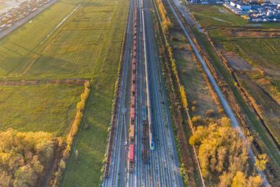 Train sur la ZIP du Havre - Enlarge image, modal window