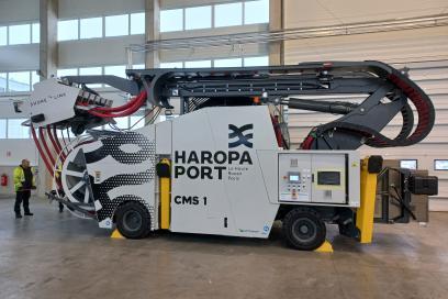 Véhicule de 20 tonnes équipé de bras articulés - Enlarge image, modal window