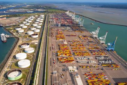 Vue aérienne du terminal de port 2000 - Enlarge image, modal window