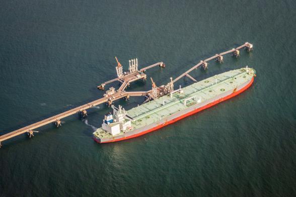 Le tanker Nissos Despotiko amarré au port d'Antifer au Havre - Enlarge image, modal window