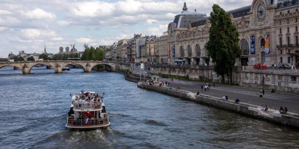 vue depuis la Seine de l'escale fluviale du port de Solférino à Paris - Agrandir l'image, fenêtre modale
