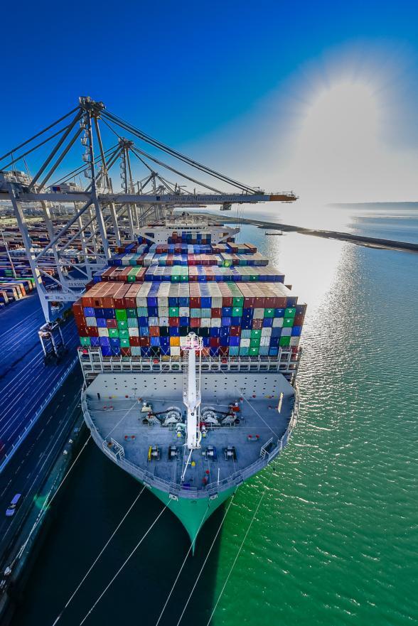  terminal de france gmp générale de manutention portuaire port 2000 gnl vue aerienne conteneurs cma cgm - Enlarge image, modal window