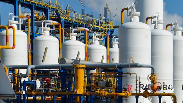 Réservoirs d'hydrogène chez Air liquide sur le site de Port Jérôme - Agrandir l'image, fenêtre modale