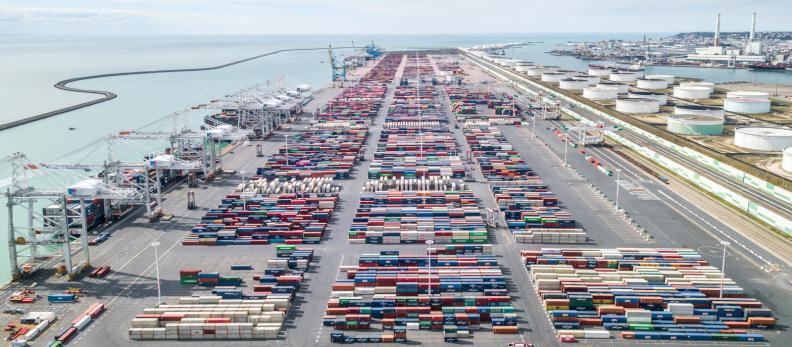 Vue aérienne du terminal à conteneurs de port 2000 au Havre - Agrandir l'image, fenêtre modale