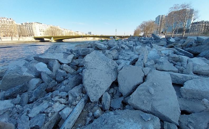 Déblais de l'usine Lafarge à Port Javel-bas - Agrandir l'image, fenêtre modale